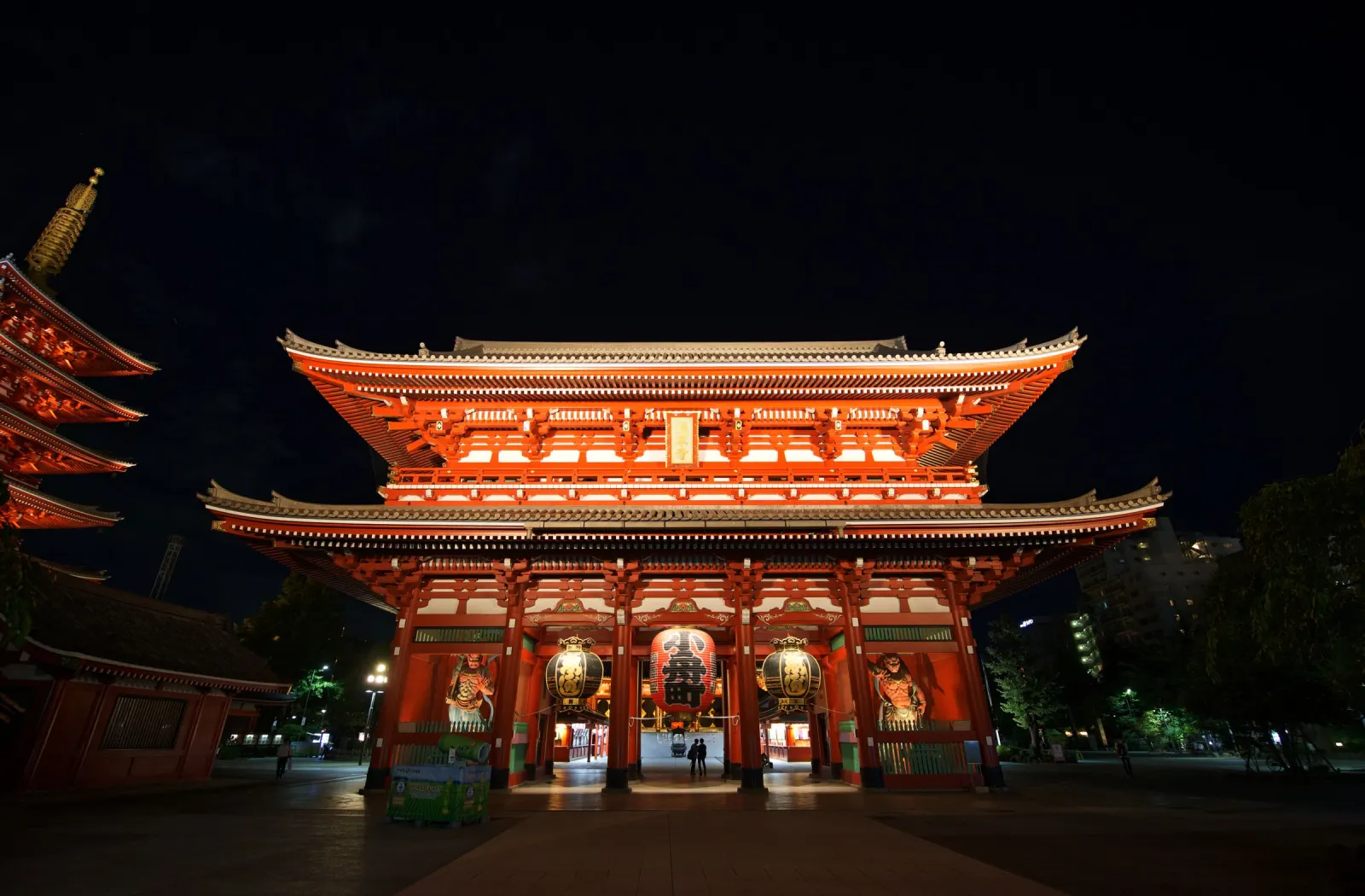 Hozomon Gate, Asakusa, Tokyo, at night